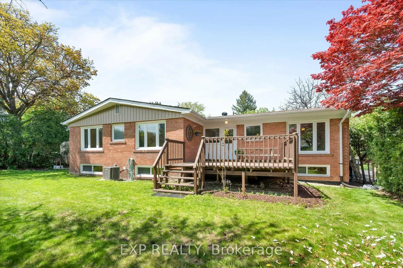 17, Ravenscroft, Bayview Village, Toronto
