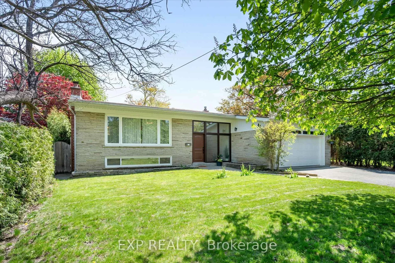 17, Ravenscroft, Bayview Village, Toronto