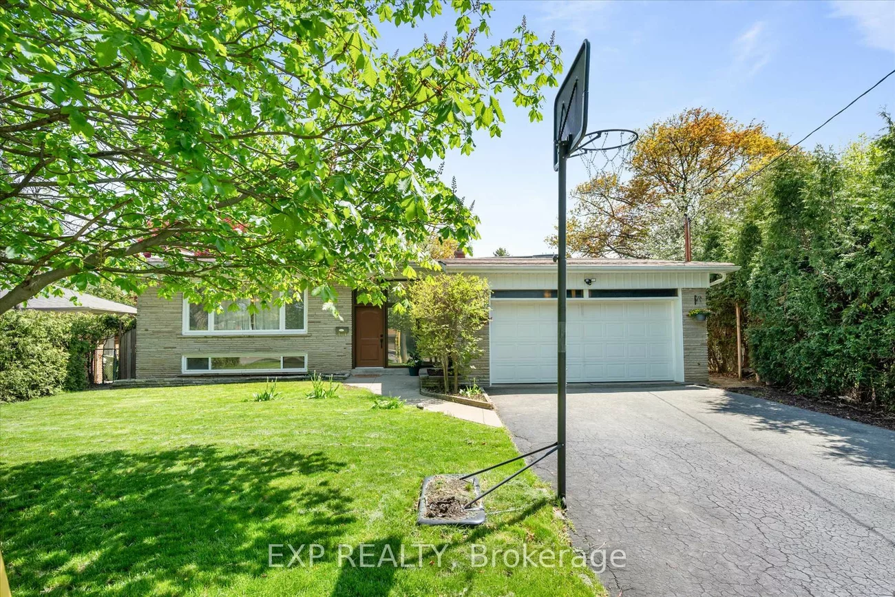 17, Ravenscroft, Bayview Village, Toronto