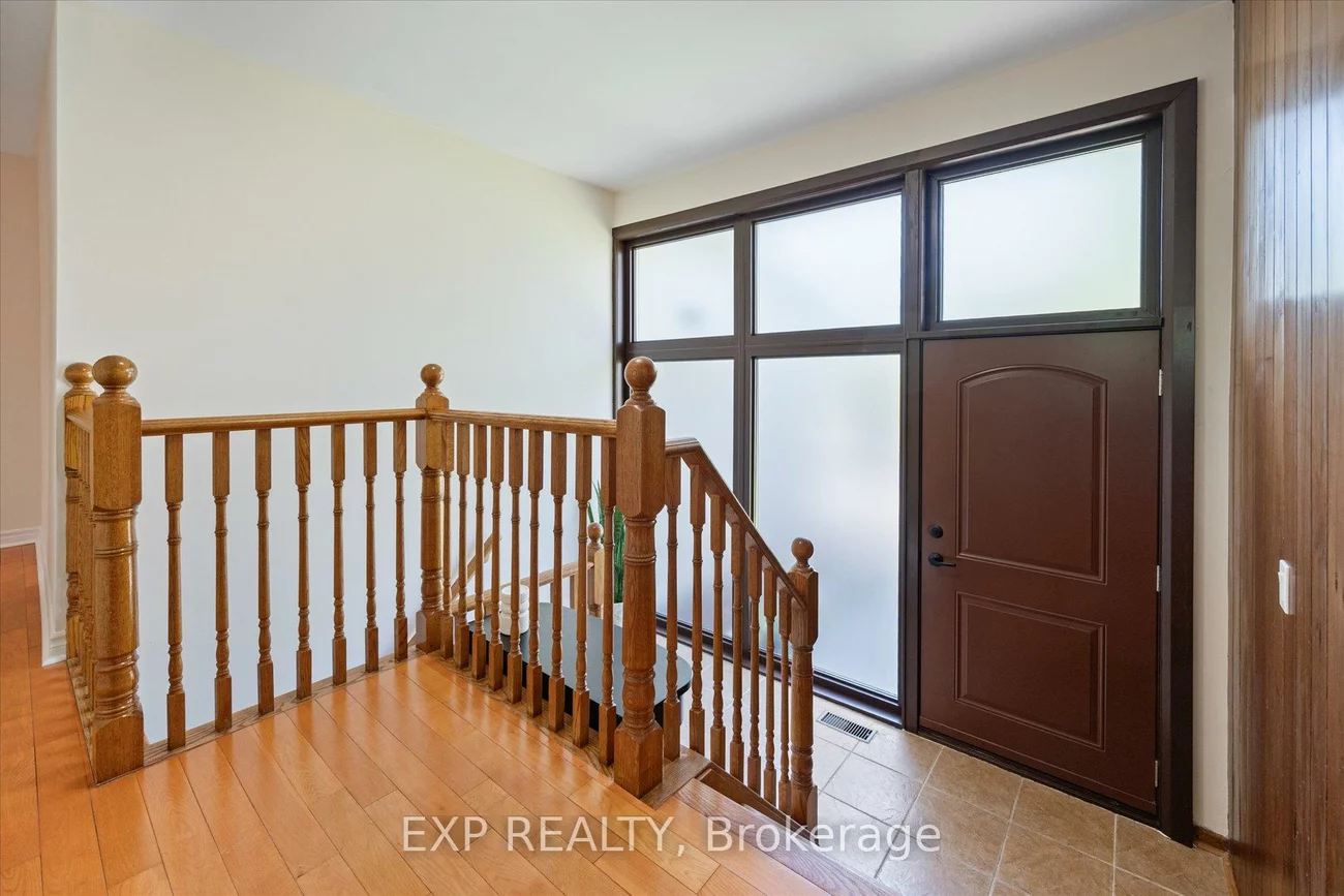17, Ravenscroft, Bayview Village, Toronto
