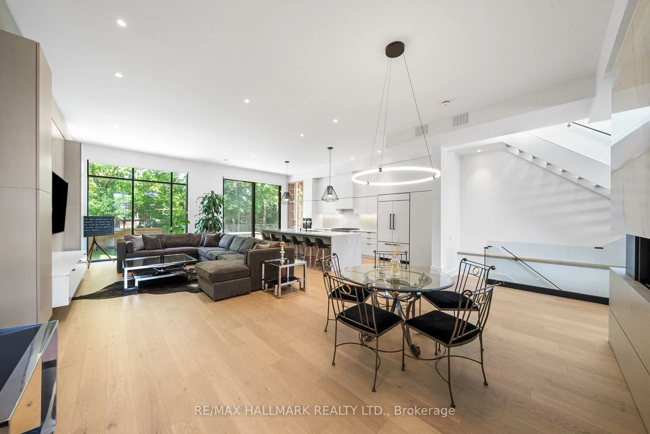 22, Divadale, Leaside, Toronto