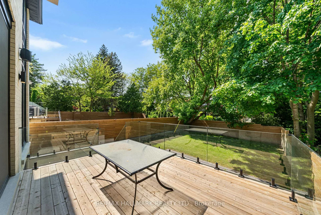 22, Divadale, Leaside, Toronto