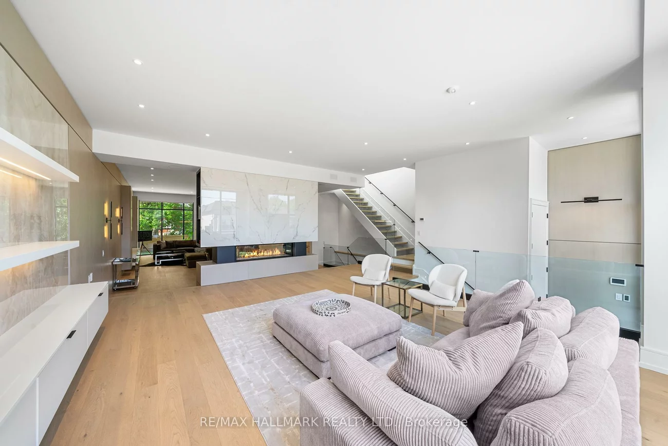 22, Divadale, Leaside, Toronto