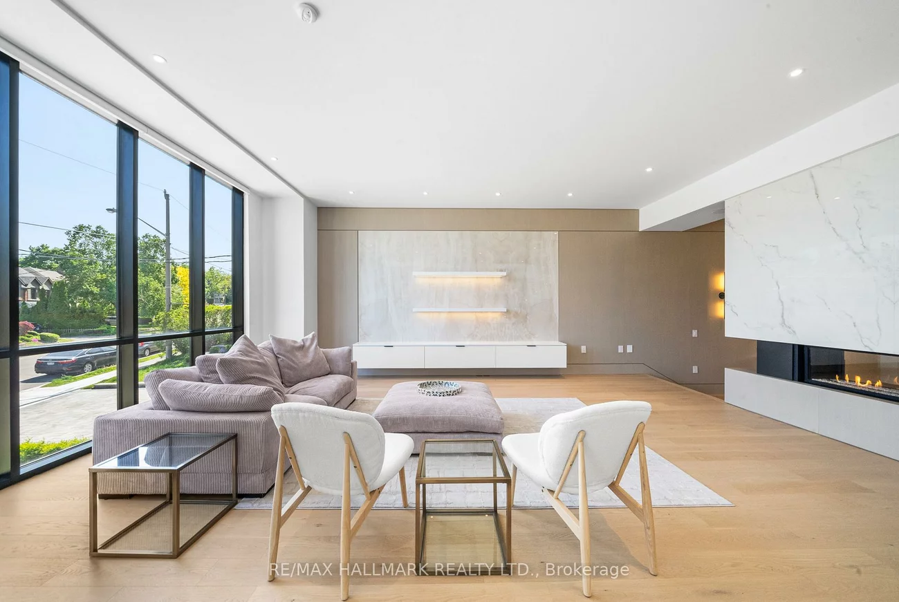 22, Divadale, Leaside, Toronto