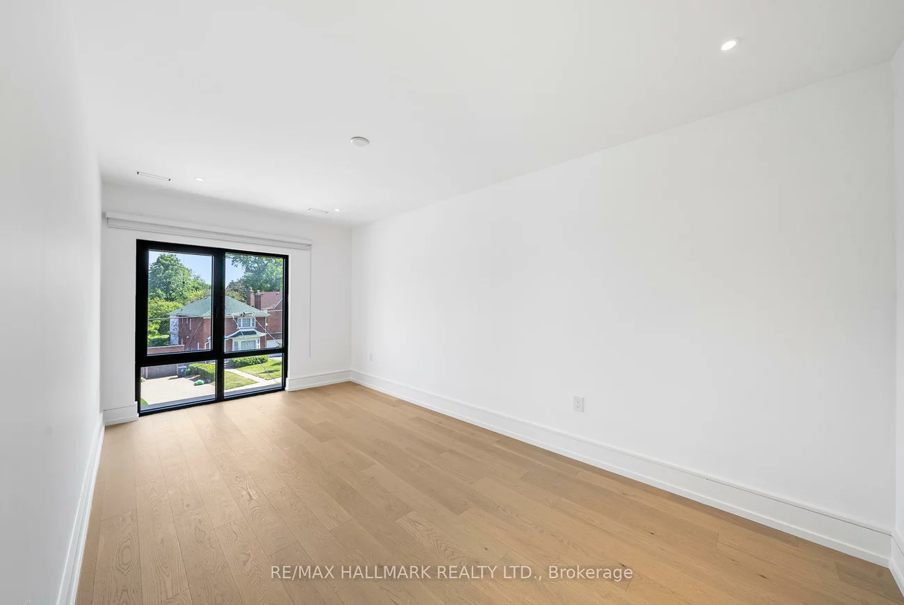 22, Divadale, Leaside, Toronto