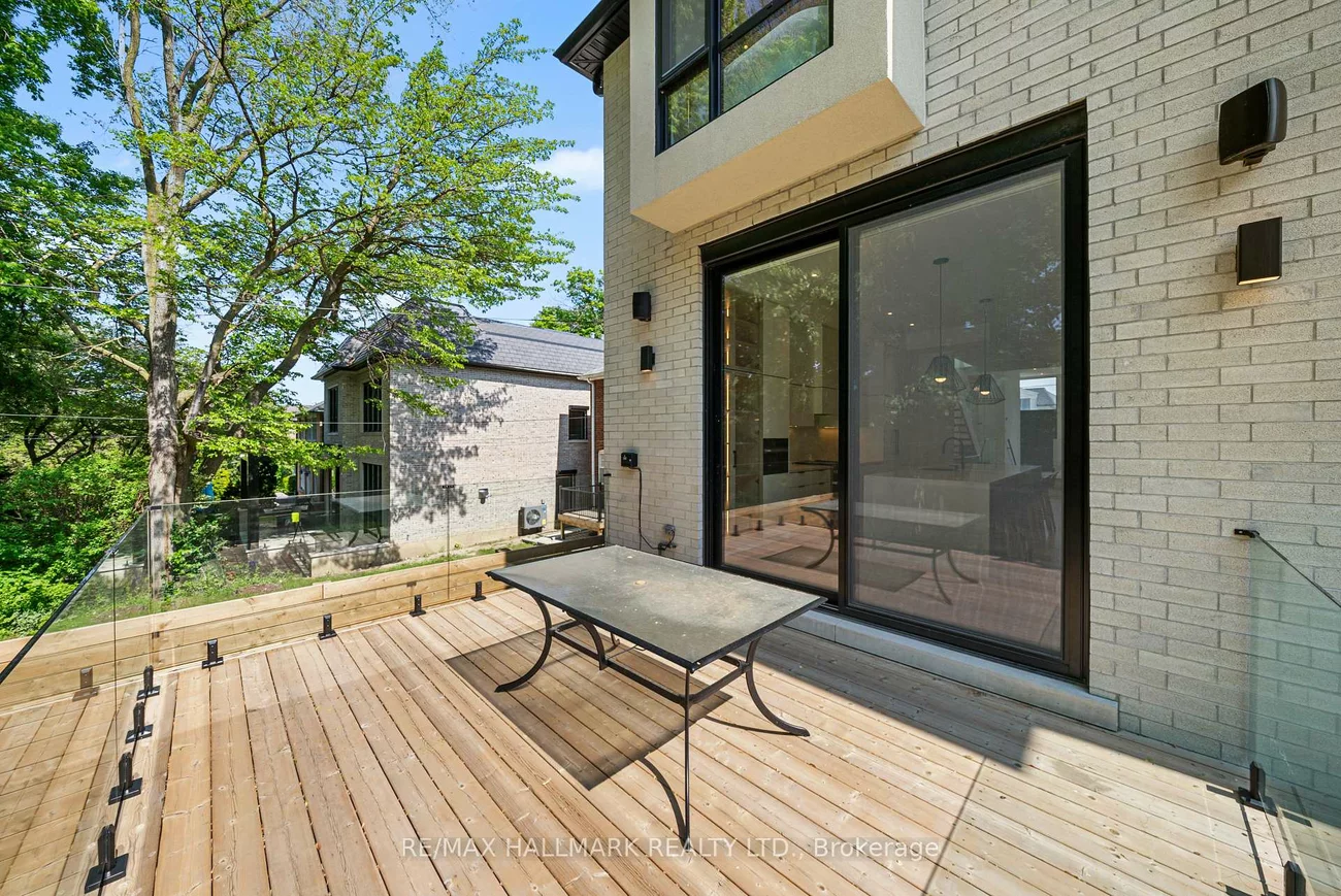 22, Divadale, Leaside, Toronto