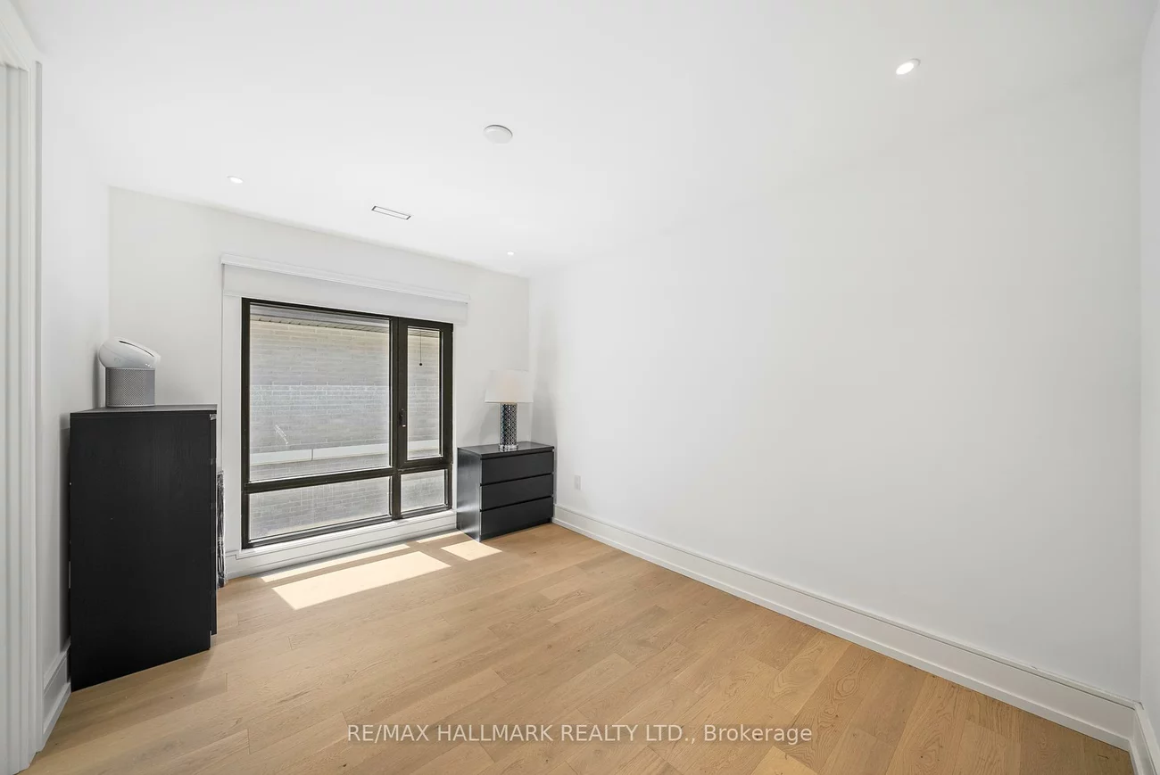 22, Divadale, Leaside, Toronto