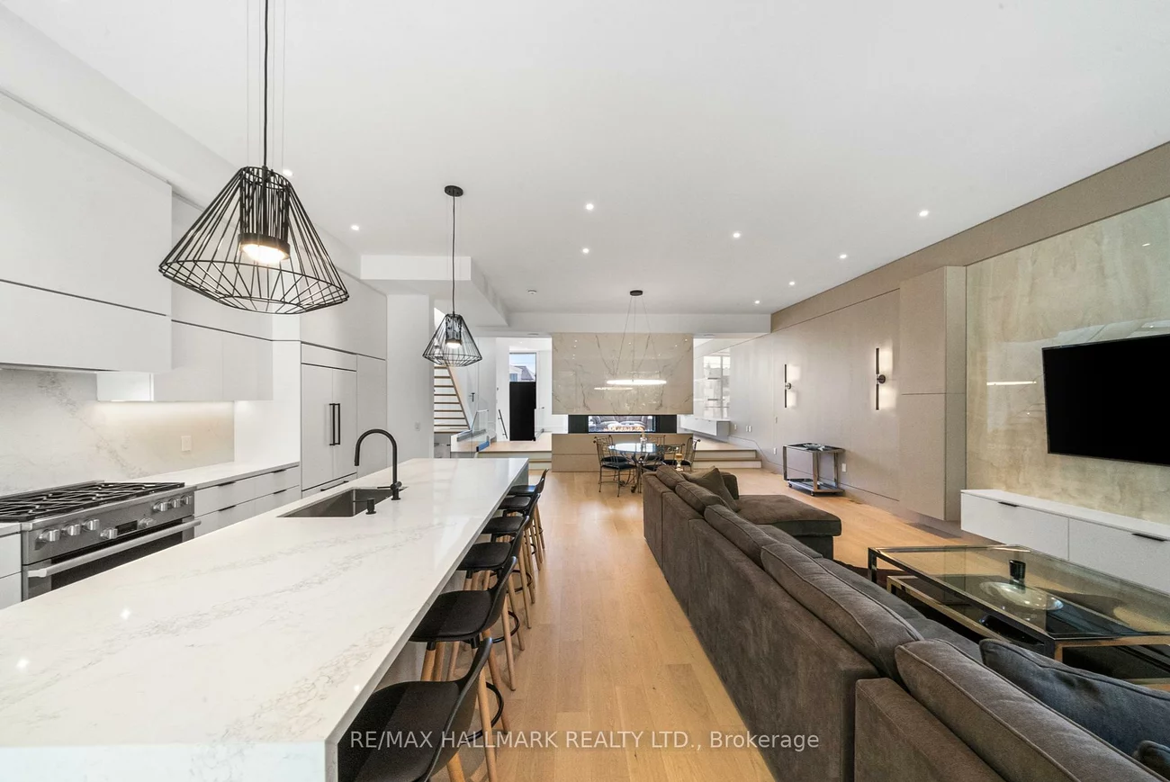 22, Divadale, Leaside, Toronto