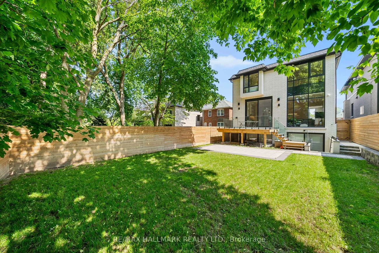 22, Divadale, Leaside, Toronto