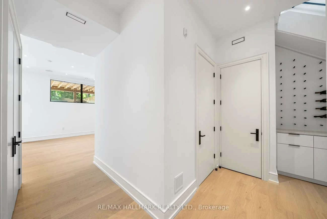 22, Divadale, Leaside, Toronto