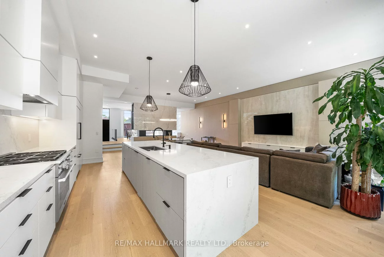 22, Divadale, Leaside, Toronto