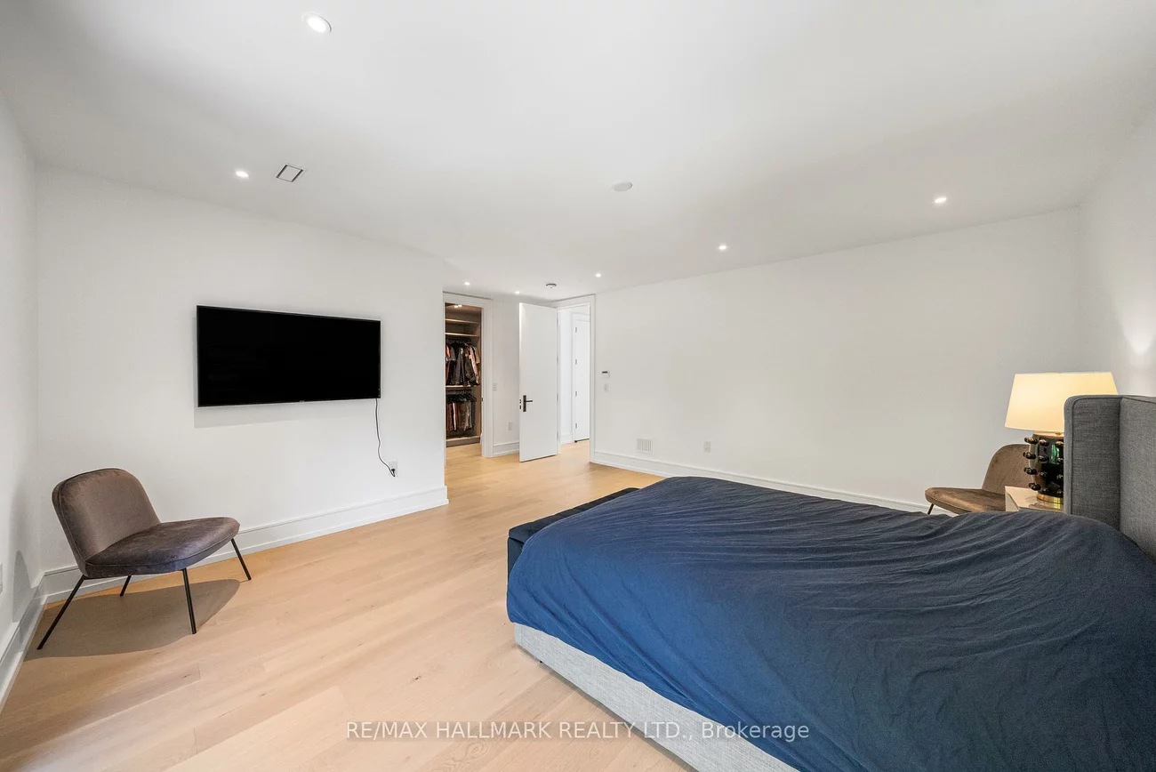 22, Divadale, Leaside, Toronto