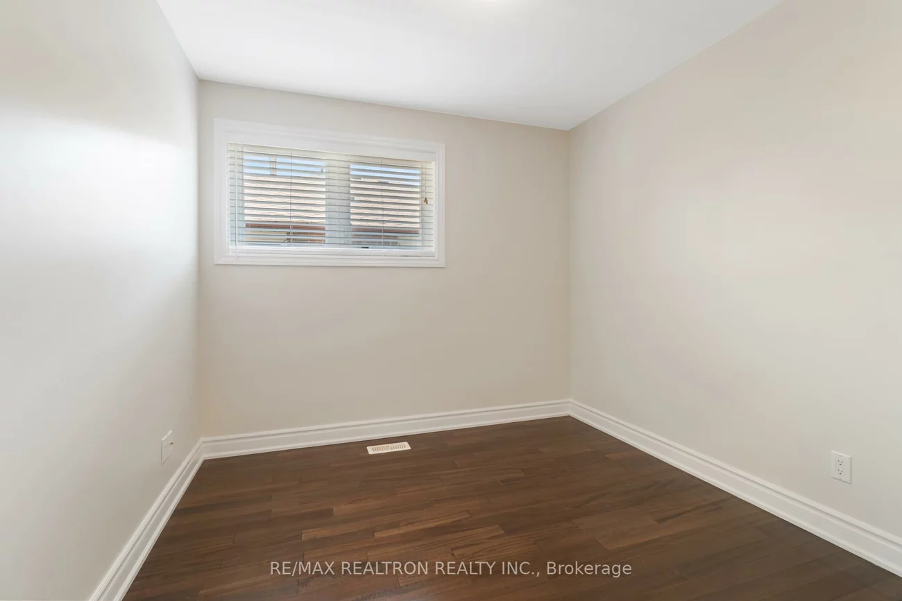 44, Caracas, Bayview Village, Toronto