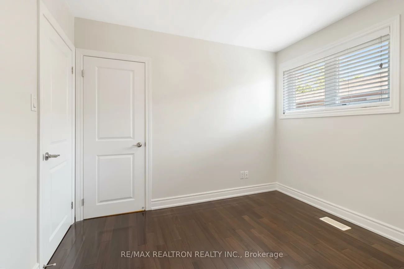 44, Caracas, Bayview Village, Toronto