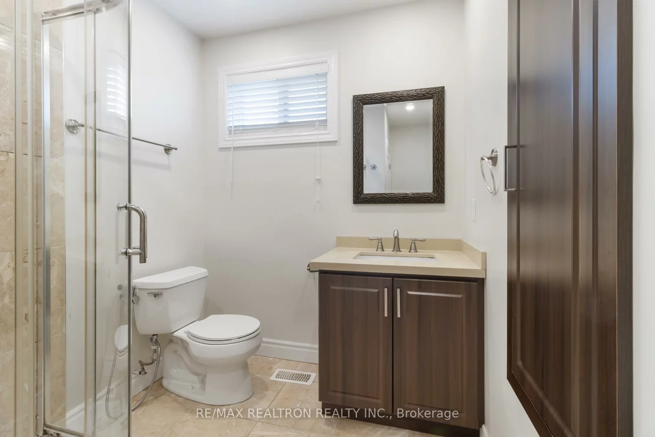 44, Caracas, Bayview Village, Toronto