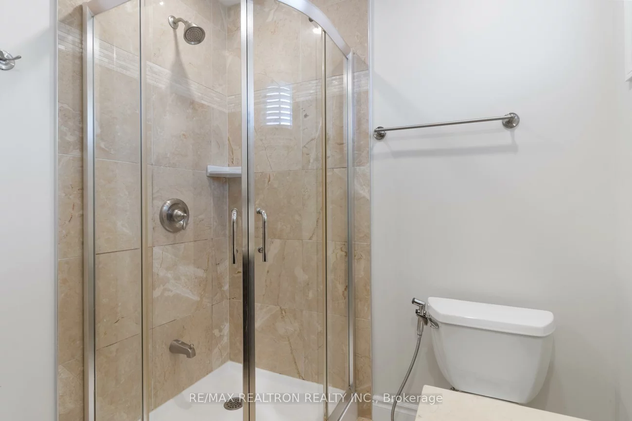 44, Caracas, Bayview Village, Toronto