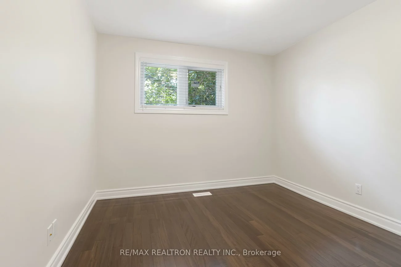 44, Caracas, Bayview Village, Toronto