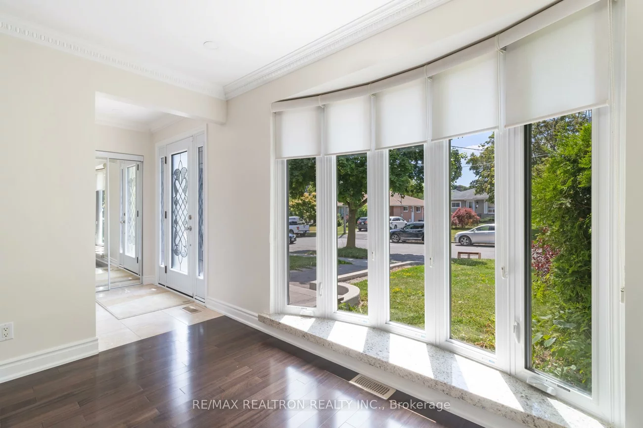 44, Caracas, Bayview Village, Toronto