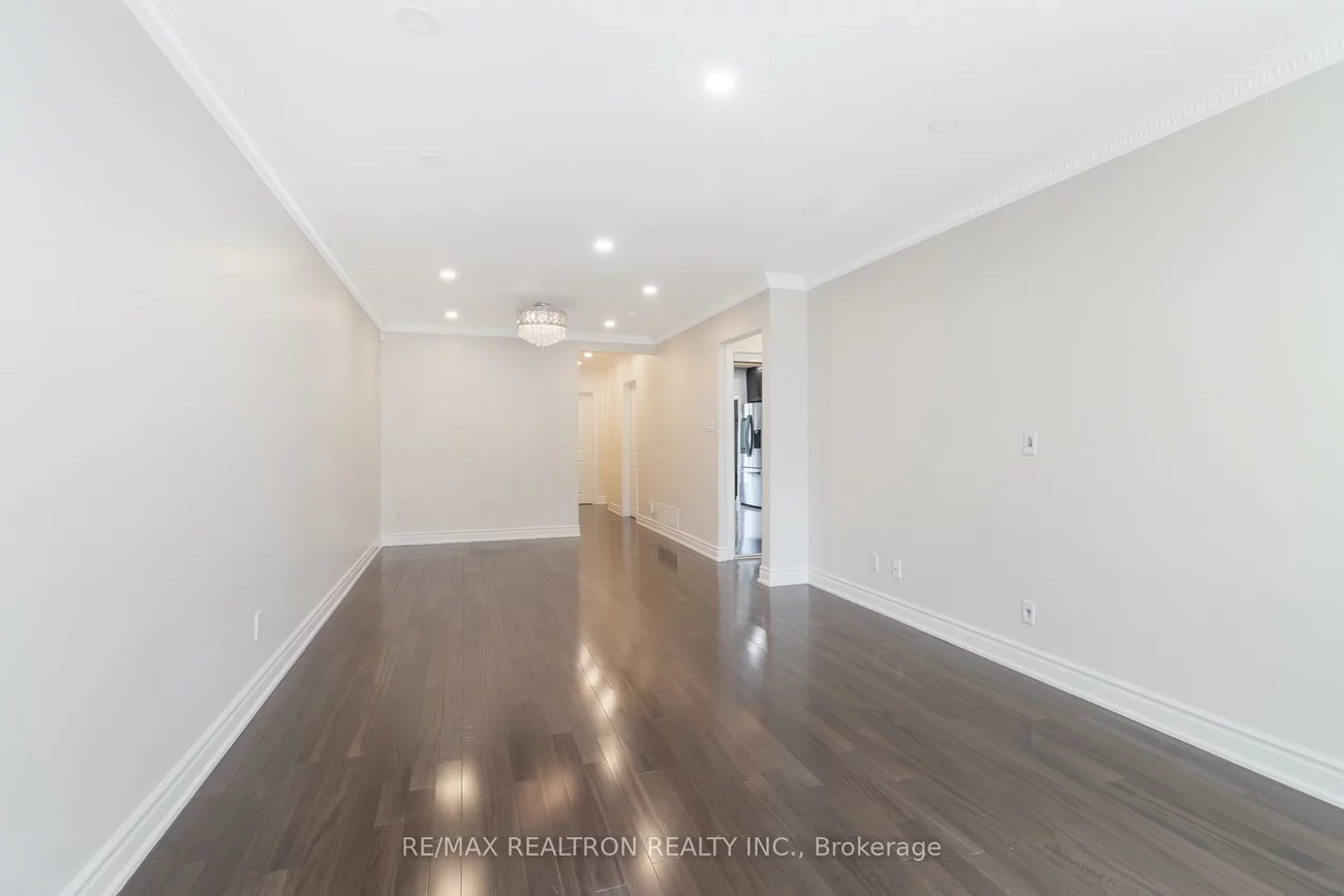 44, Caracas, Bayview Village, Toronto