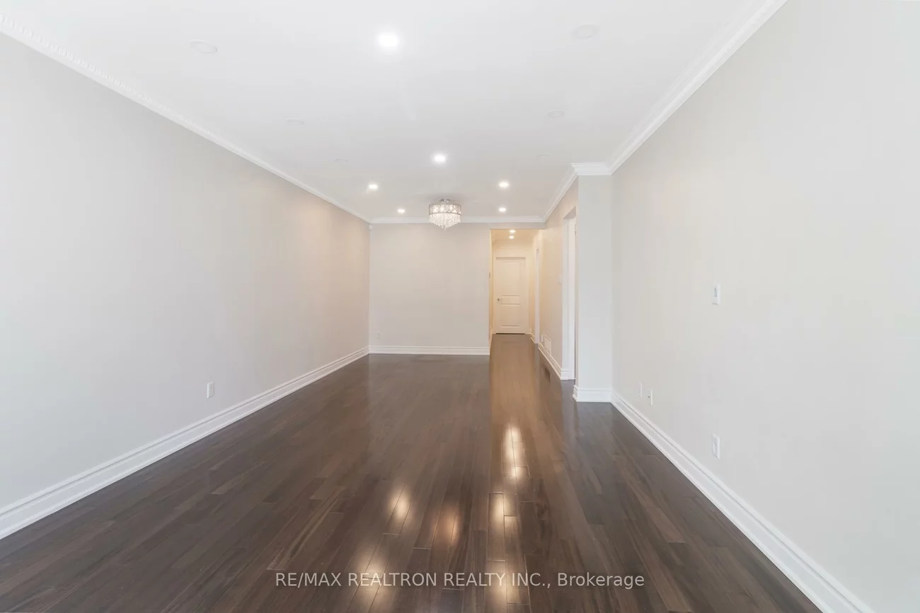 44, Caracas, Bayview Village, Toronto