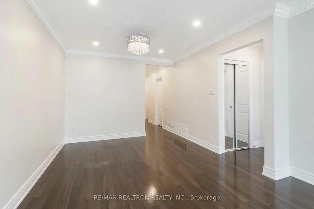 44, Caracas, Bayview Village, Toronto