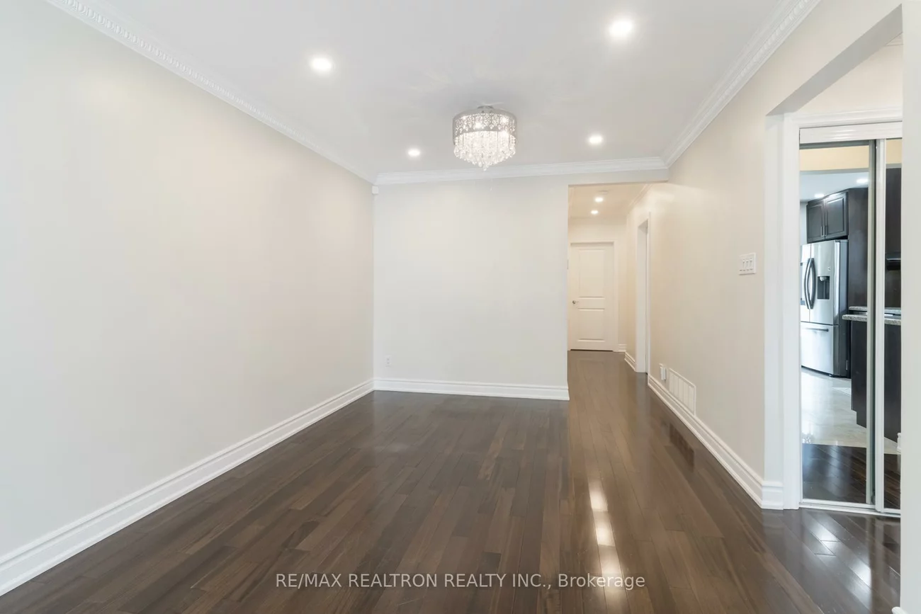 44, Caracas, Bayview Village, Toronto