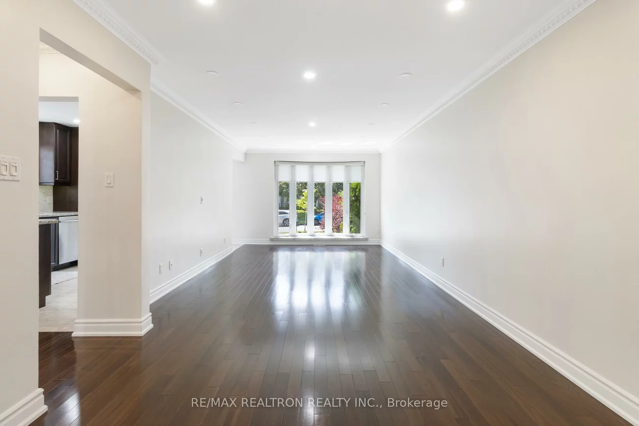 44, Caracas, Bayview Village, Toronto