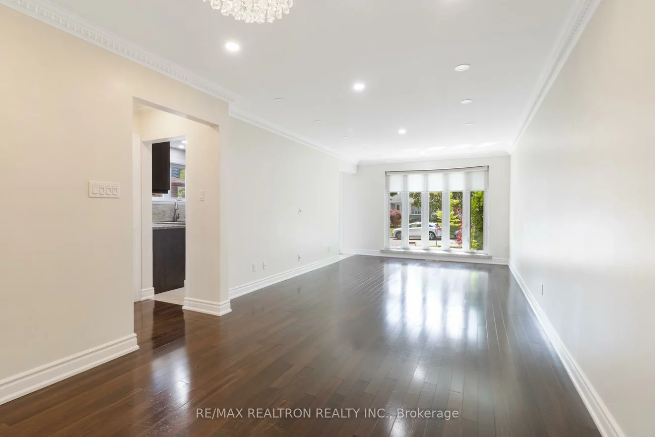 44, Caracas, Bayview Village, Toronto