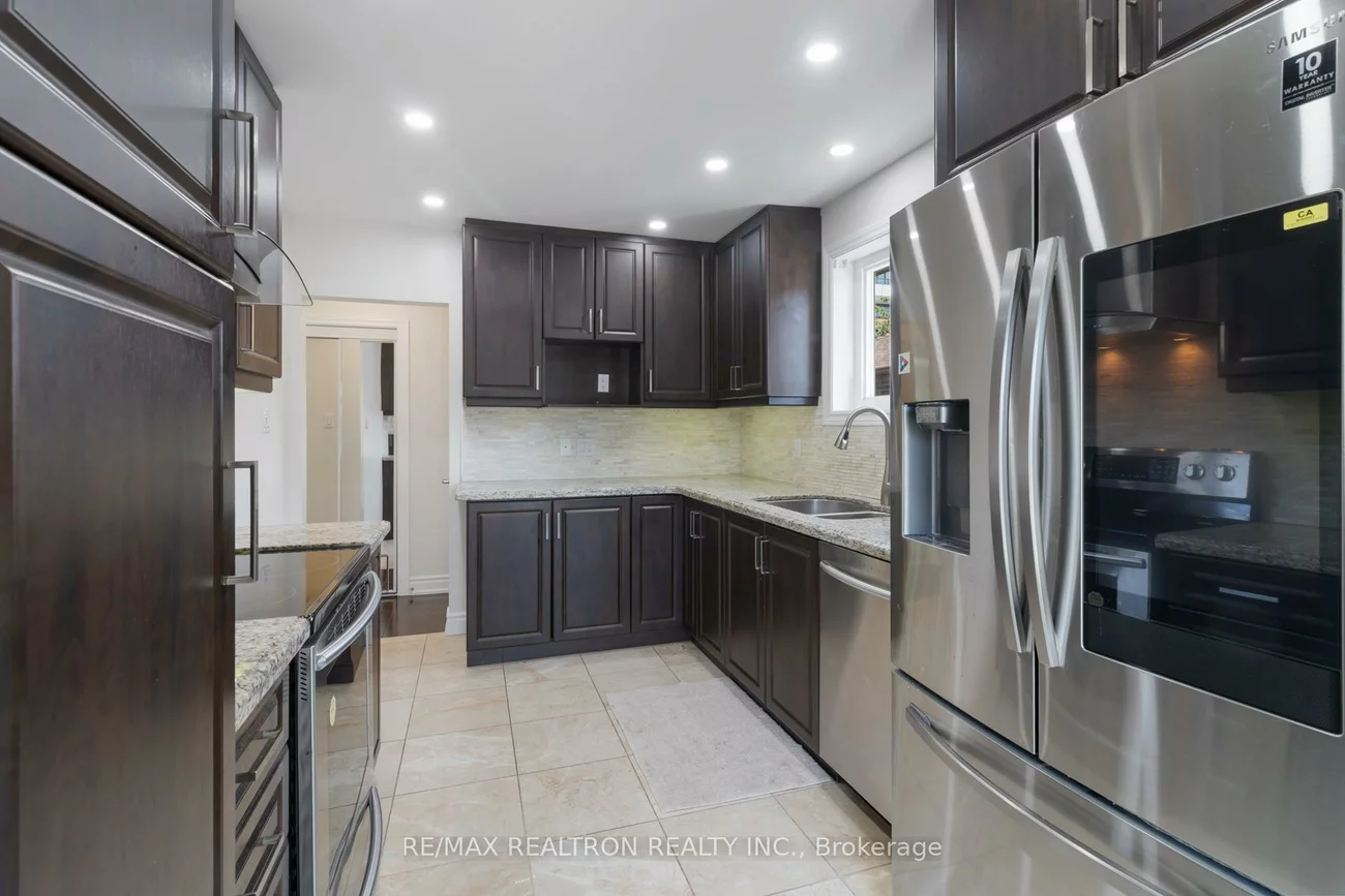 44, Caracas, Bayview Village, Toronto