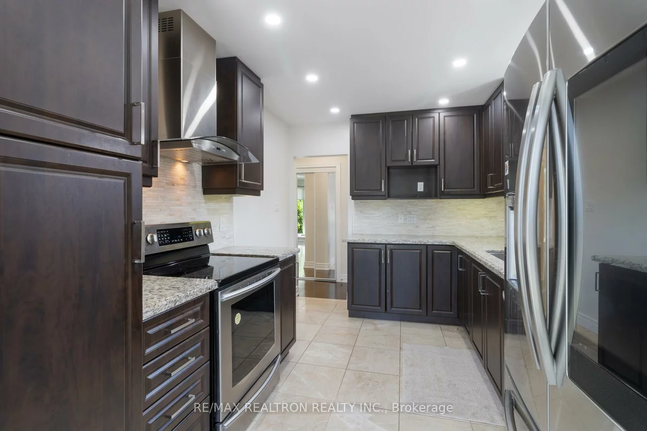 44, Caracas, Bayview Village, Toronto