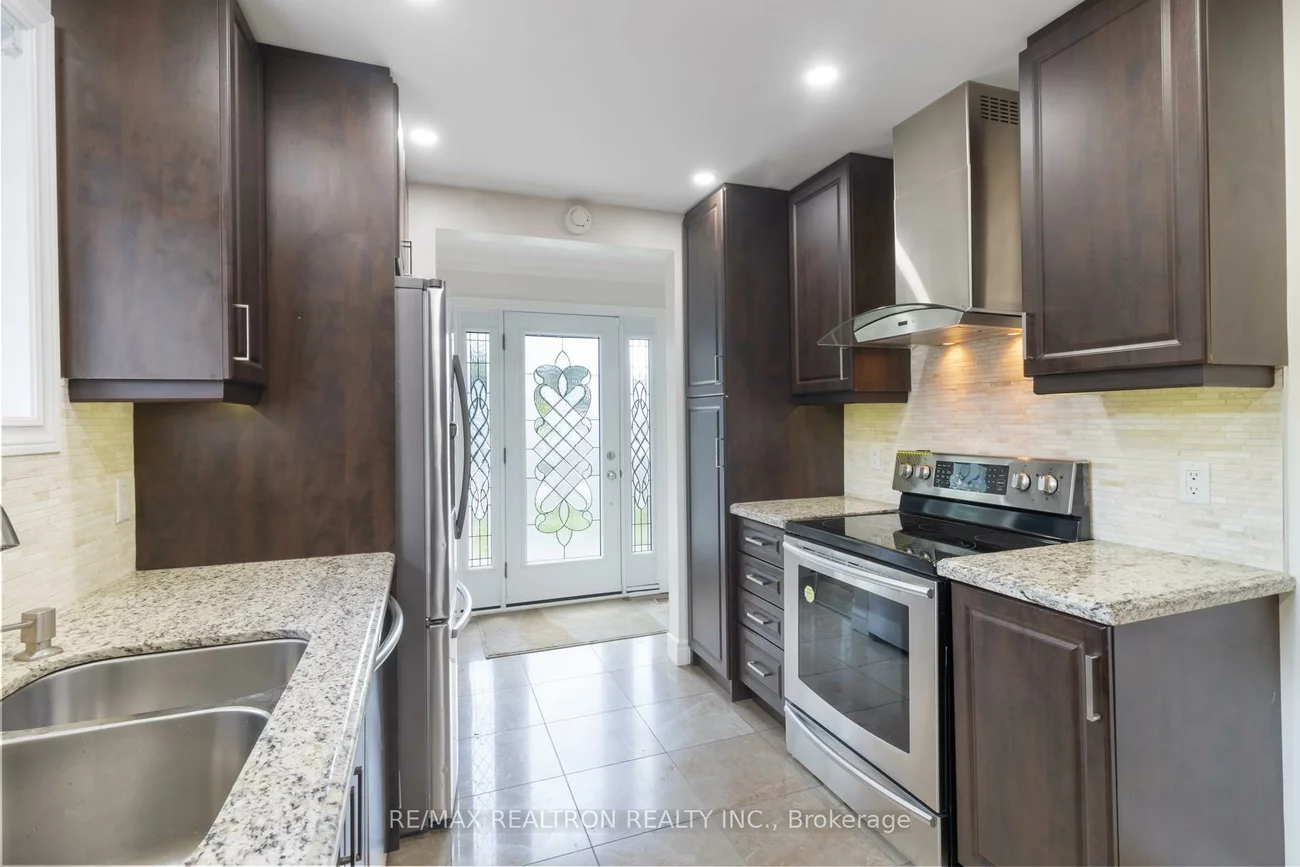44, Caracas, Bayview Village, Toronto