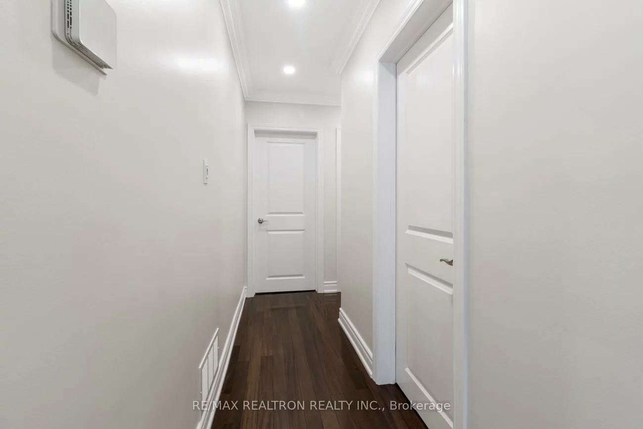 44, Caracas, Bayview Village, Toronto