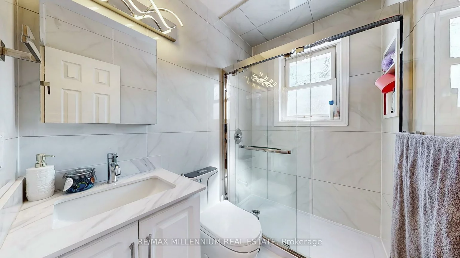 341, Moore Park, Newtonbrook West, Toronto