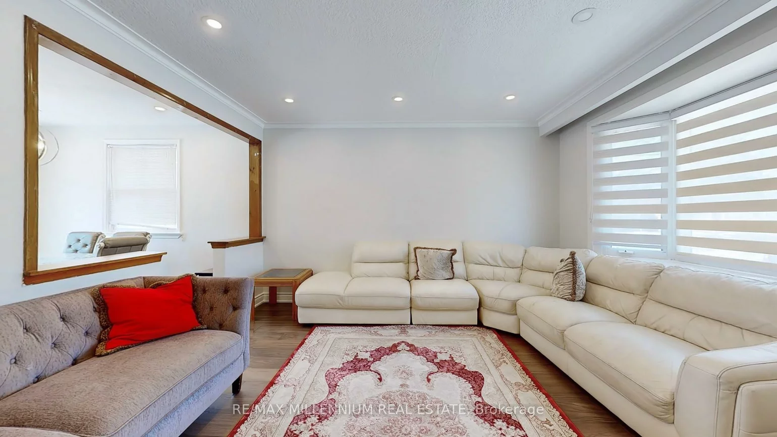 341, Moore Park, Newtonbrook West, Toronto