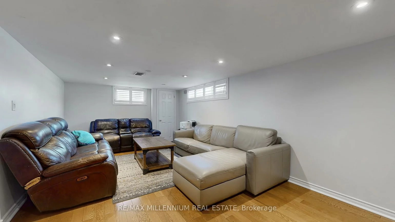 341, Moore Park, Newtonbrook West, Toronto
