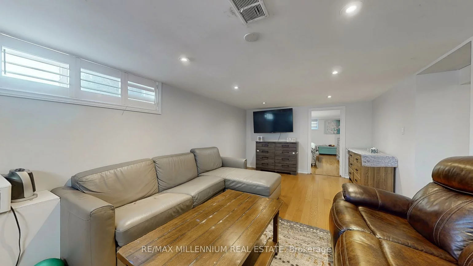 341, Moore Park, Newtonbrook West, Toronto