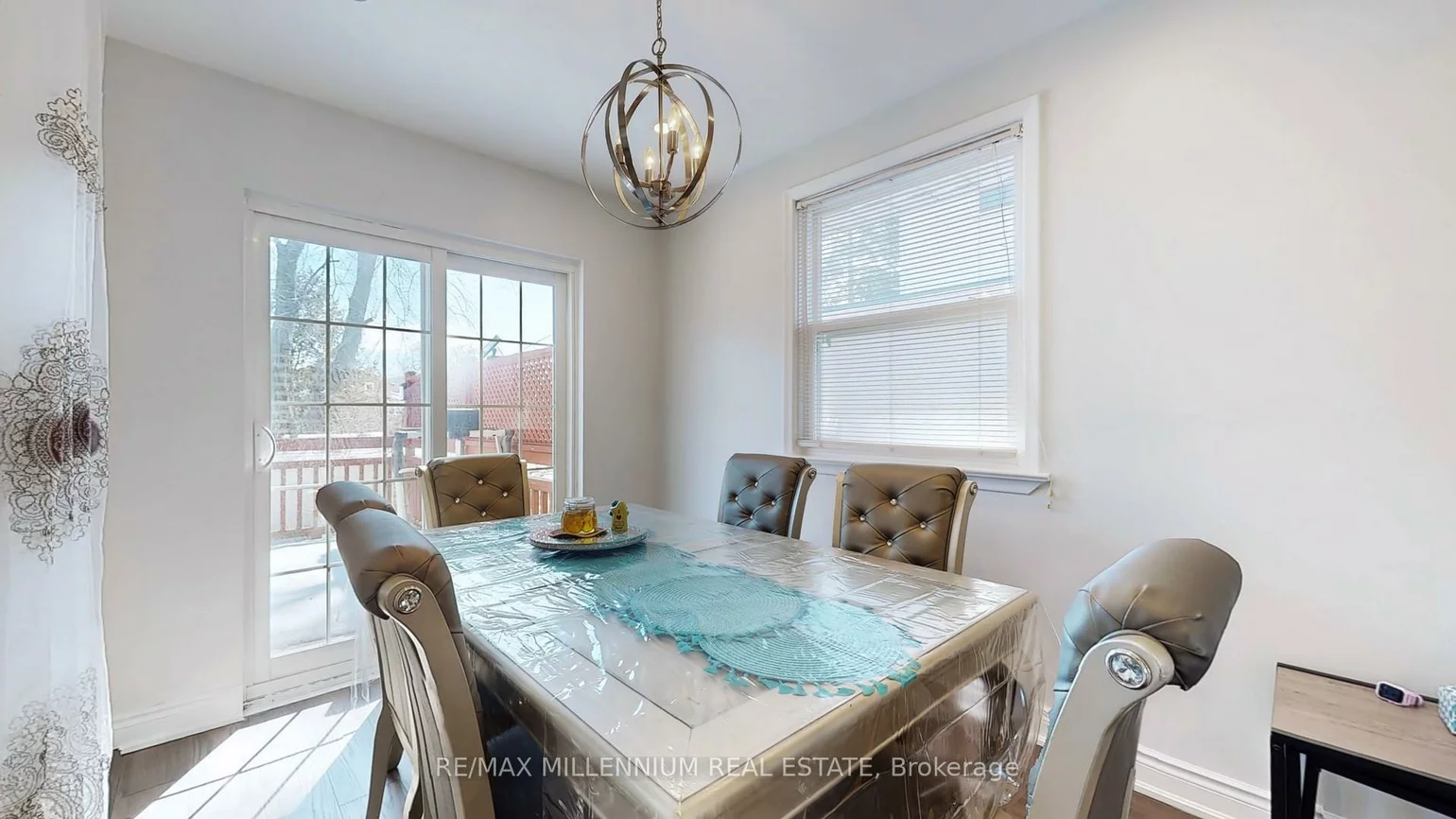 341, Moore Park, Newtonbrook West, Toronto