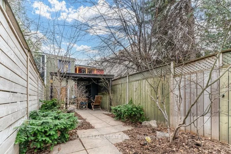 13, Sword, Cabbagetown-South St. James Town, Toronto
