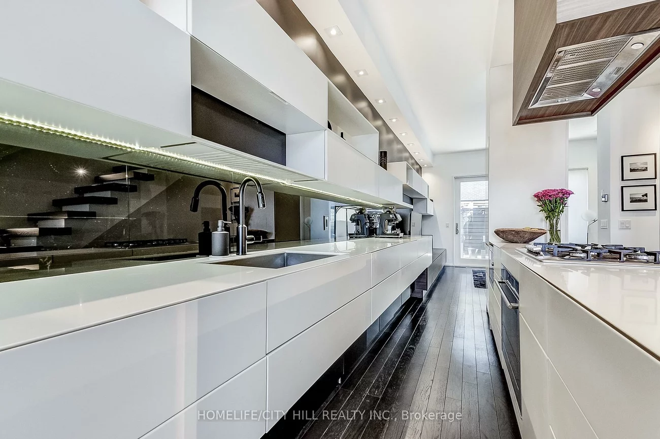 249, Claremont, Trinity-Bellwoods, Toronto
