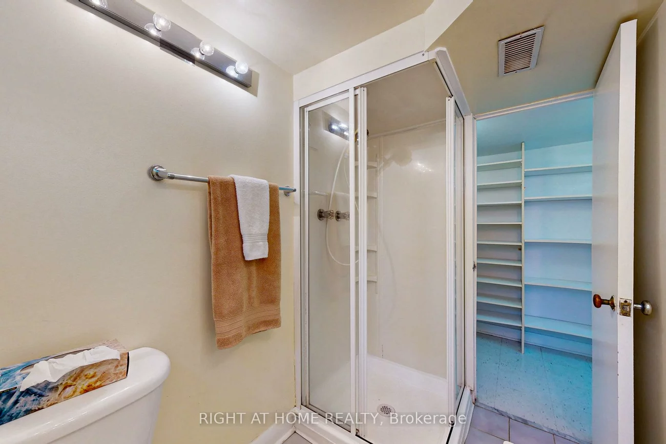 220, Homewood, Newtonbrook West, Toronto