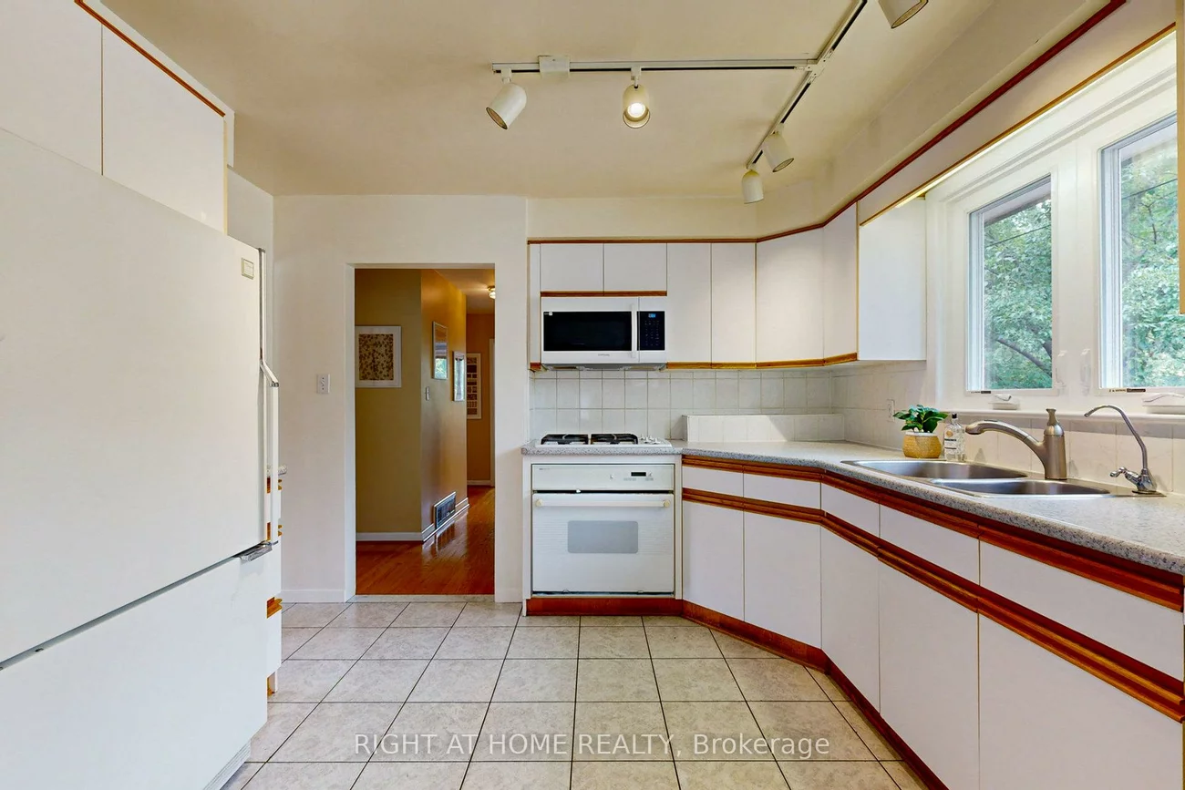 220, Homewood, Newtonbrook West, Toronto