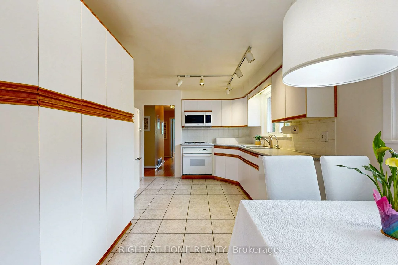 220, Homewood, Newtonbrook West, Toronto