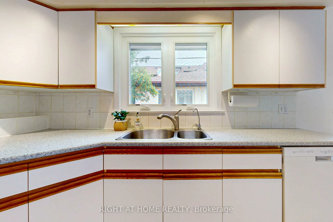 220, Homewood, Newtonbrook West, Toronto