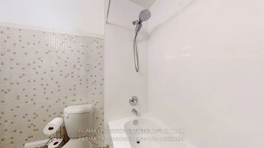260, Connaught, Newtonbrook West, Toronto