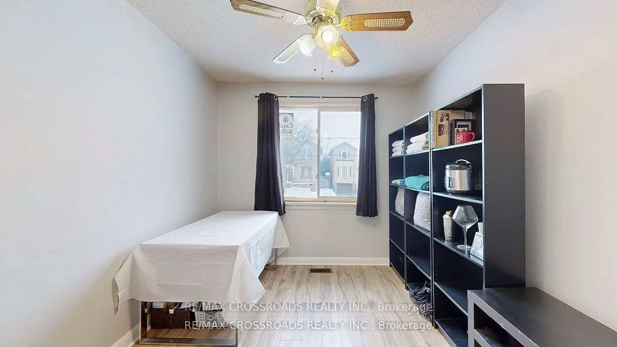 260, Connaught, Newtonbrook West, Toronto