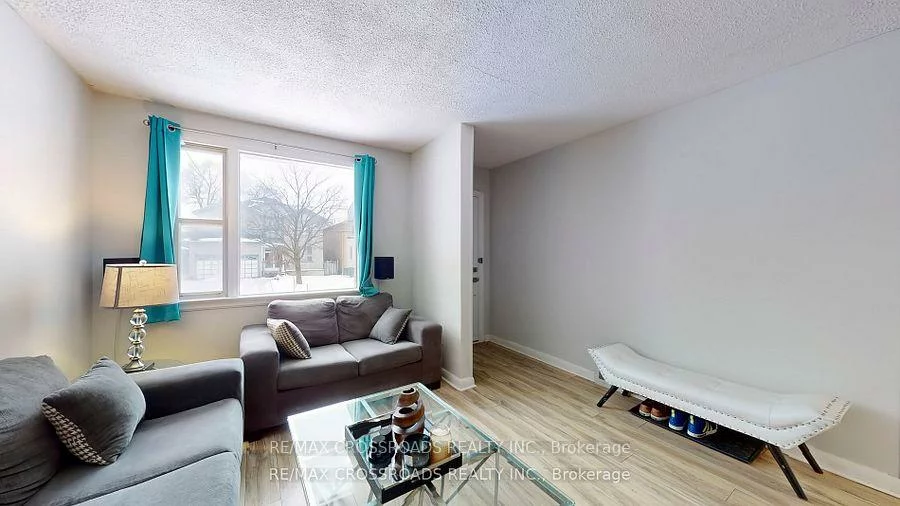 260, Connaught, Newtonbrook West, Toronto