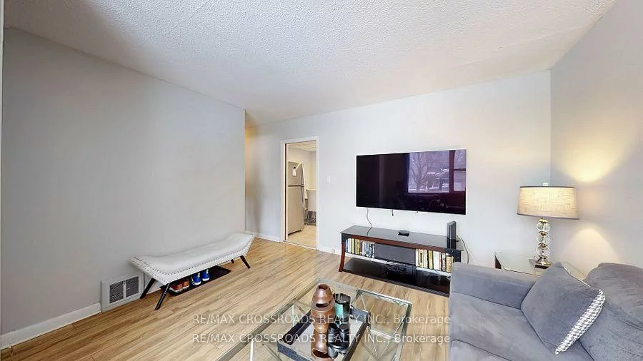 260, Connaught, Newtonbrook West, Toronto