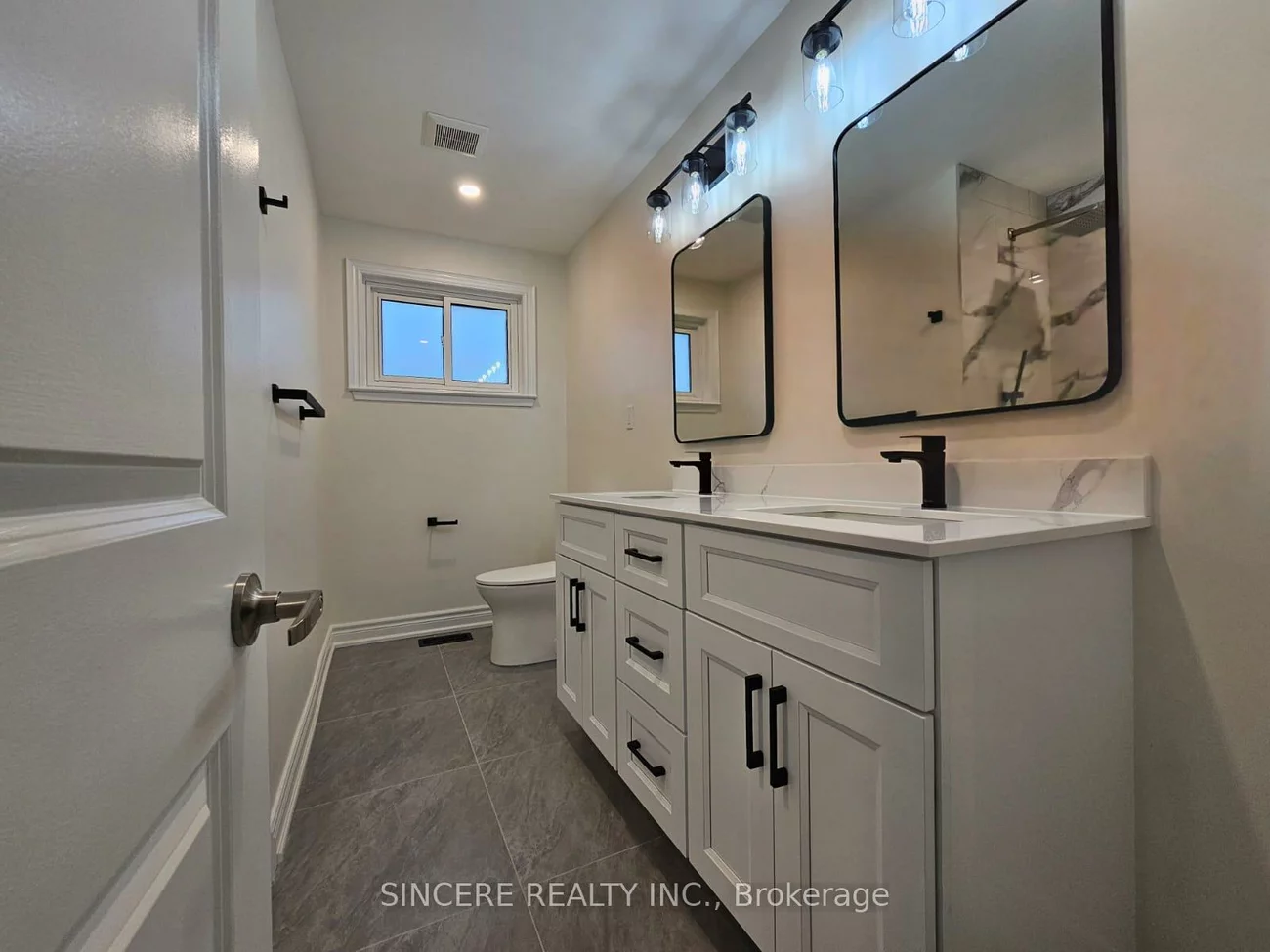 32, Colonnade, Bayview Woods-Steeles, Toronto