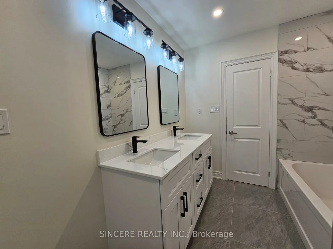 32, Colonnade, Bayview Woods-Steeles, Toronto