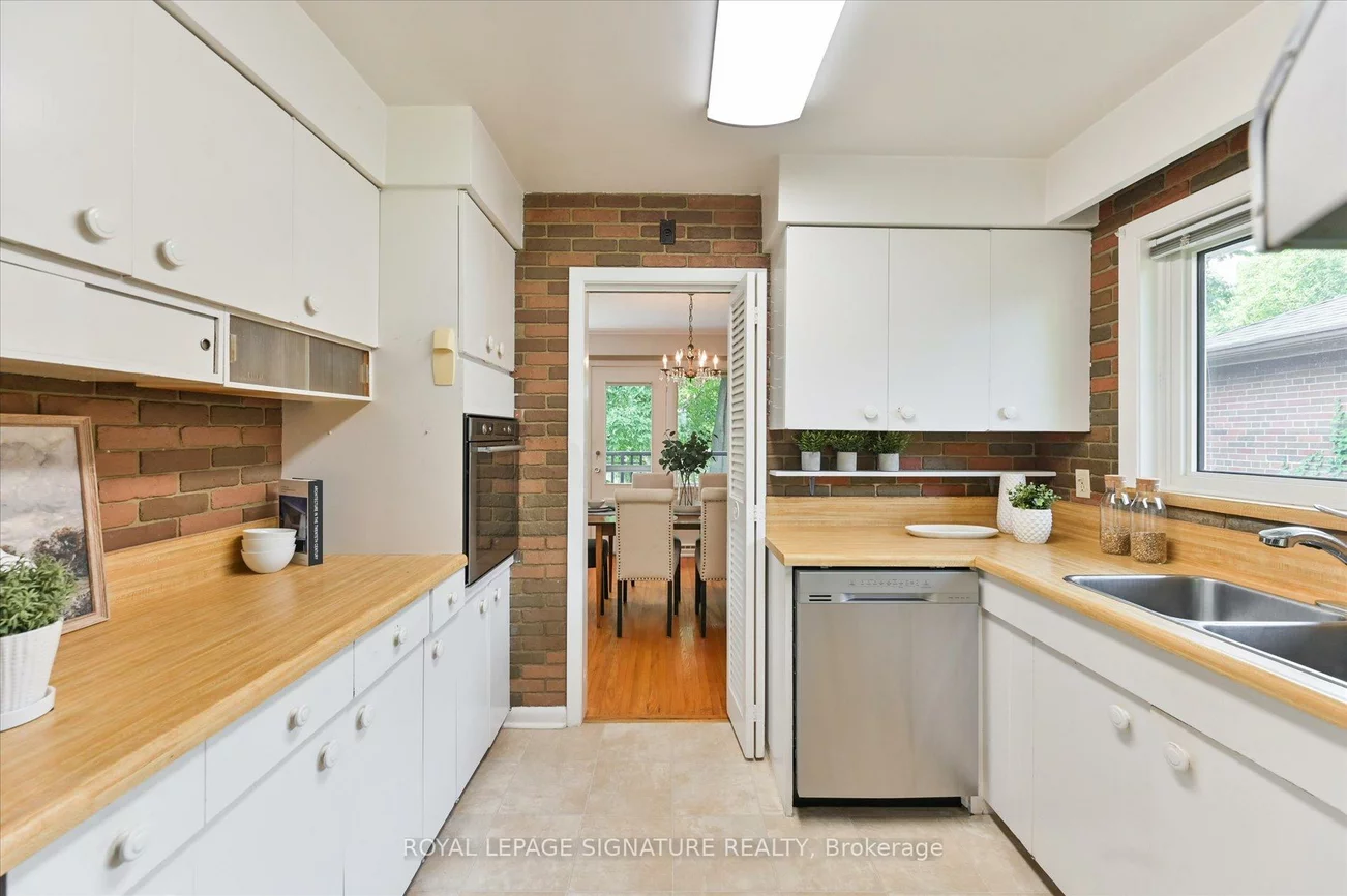 143, Sweeney, Victoria Village, Toronto